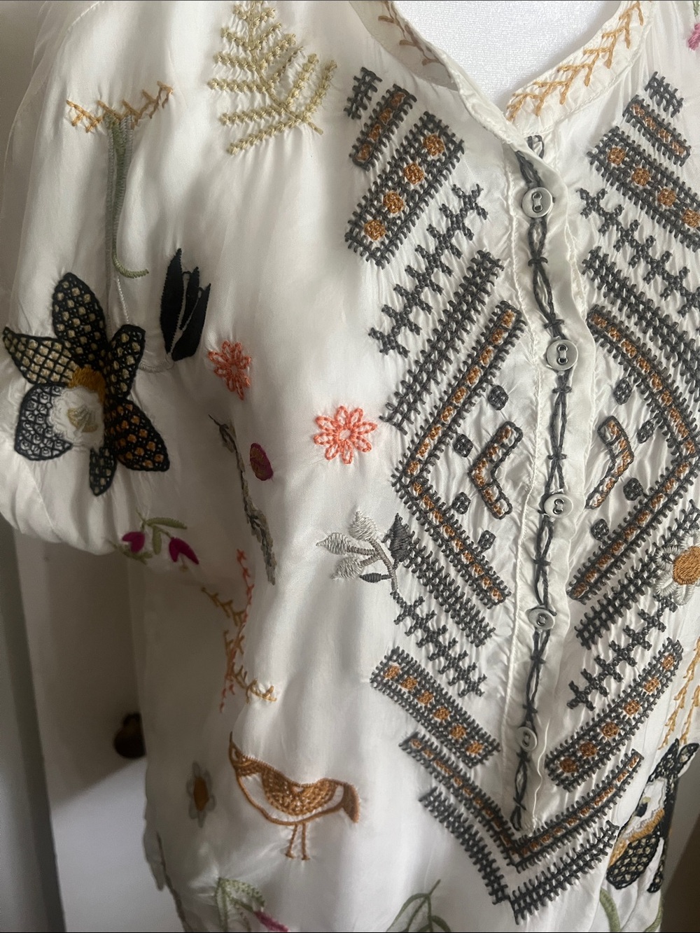 Johnny Was White Embroidered Floral Folk Blouse - Picture 2 of 6